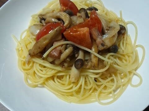 アンチョビ・しめじ・トマトのまかないパスタ